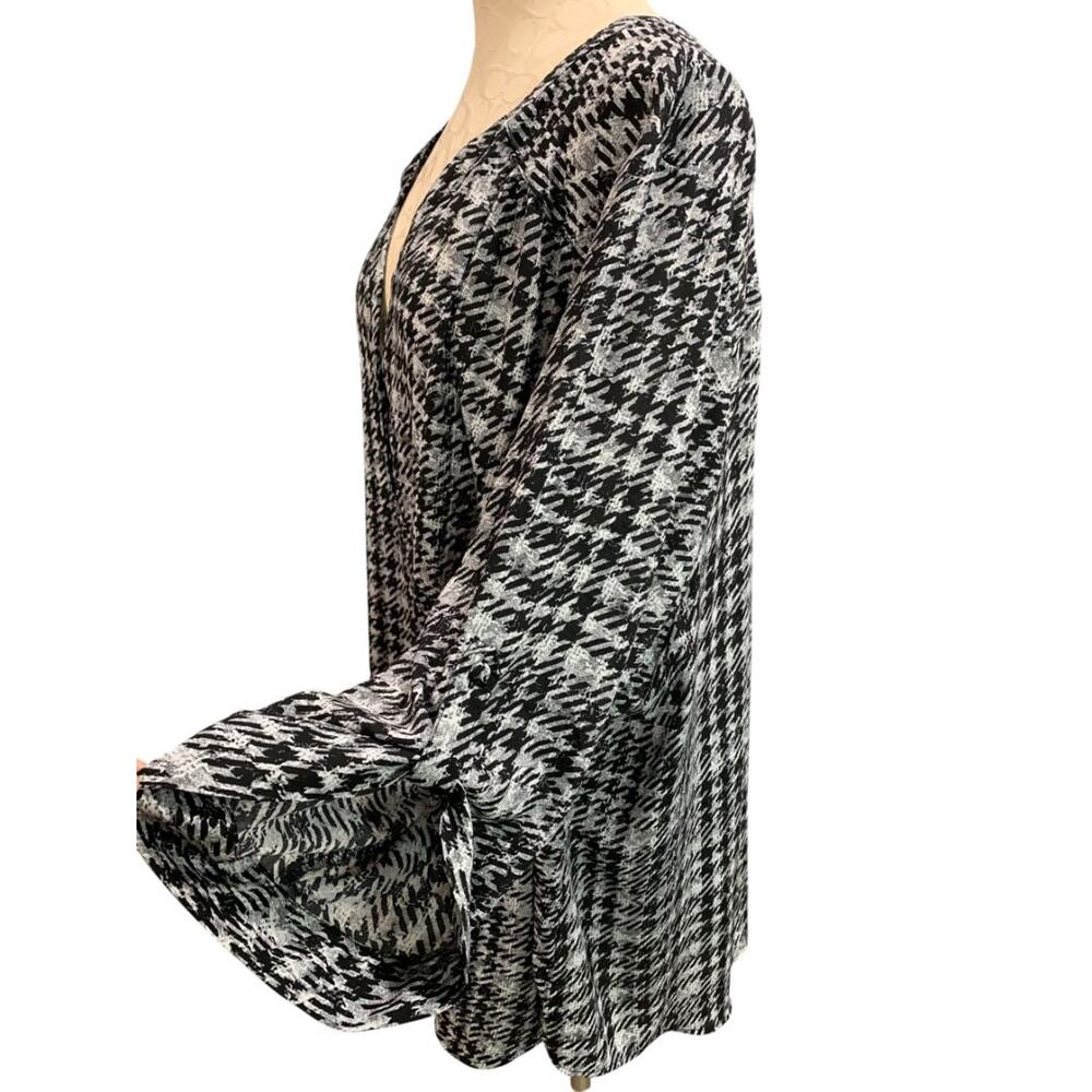 Size 5X Torrid Harper Blouse Shirt Womens Black Gray Roll Tab Sleeve - Picture 5 of 9
